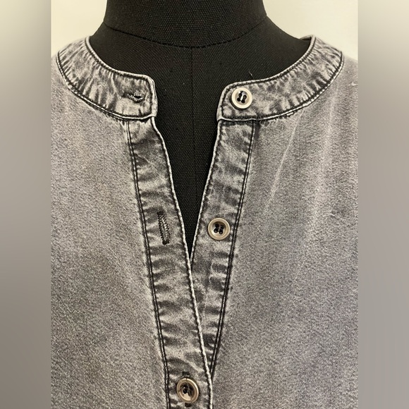 Doe & Rae Gray Button-Up Shirt - Picture 6 of 6